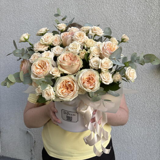 Коробка с пионовидными розами