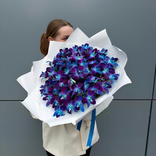 Букет Космос в белом из орхидей. Монобукет 116 Leoraflowers