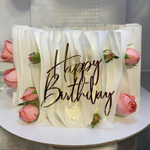 Торт «Happy birthday»с живыми цветами