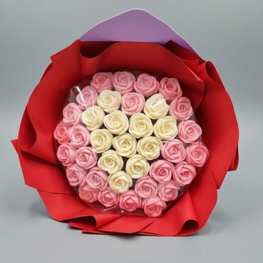 Букет из 37 шоколадных роз "Love"