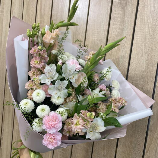 Нежный букет с Матиолой , Гладиолусами и Альстромерией🌸