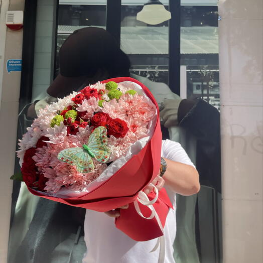 Букет из красных кустовых роз и хризантем подарок день рождения любимой 💞
