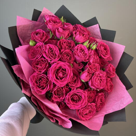 Малиновые кустовые розы в ярком оформлении (11 шт) 💗💗💗