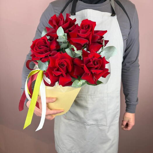 Шляпная коробка с французскими бордовыми розами