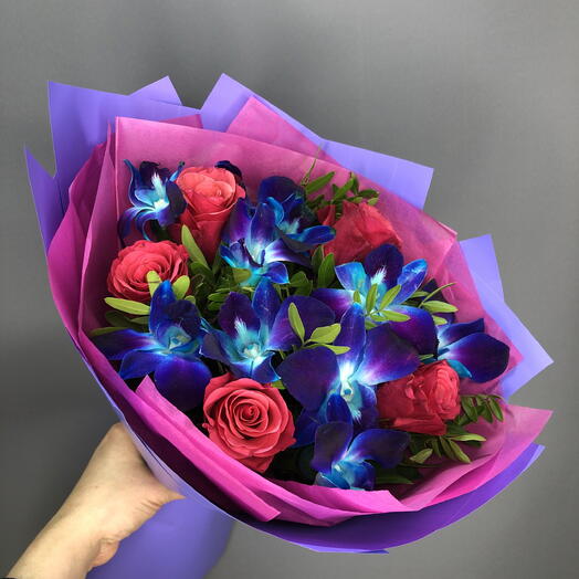 Космический букет с малиновыми розами и орхидеями🪻🌸🪻🌸🪻