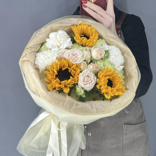 Букет яркий 🌻 подсолнухи 🌻🌻🌻 кремовая пионовидная Роза 🌸 белоснежный диантус 🤍