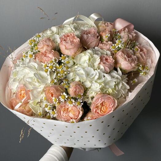 Гортензии с пионовидными кустовыми розами💕