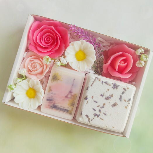 Подарочный набор мыло ручной работы и бомбочка для ванны