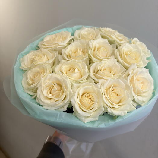 Букет из 15 белых роз