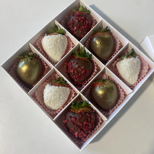 9 нежнейших клубничек в шоколаде 🍓🍫♥️