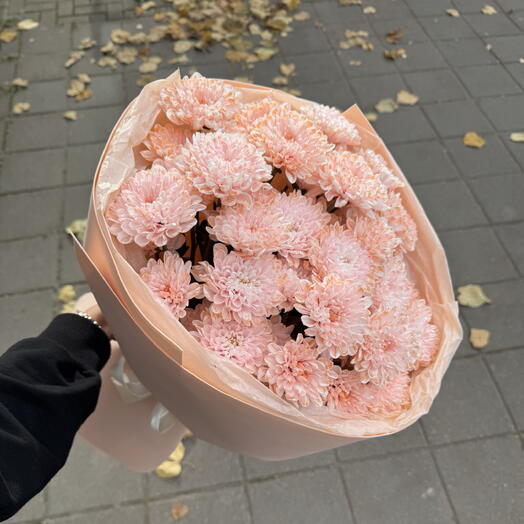 Букет хризантем в мандариновой гамме