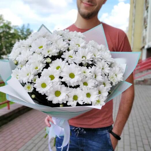 Букет из ромашковидной хризантемы