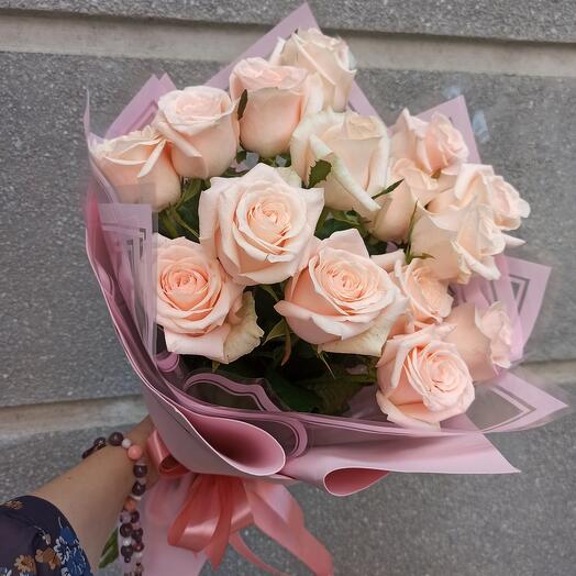 Delicadas rosas en polvo