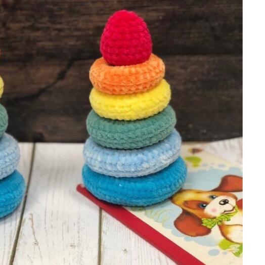 Игрушка вязаная Пирамидка на липучках