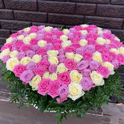 Сердце из разноцветных цветов