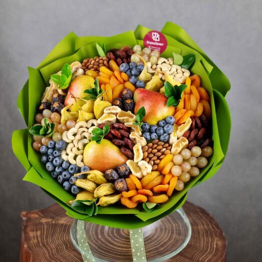 Ramo comestible de frutas secas, nueces, bayas con peras (Borschbuket-025)