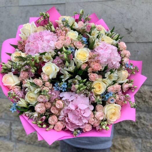 Ramo fragante con matiolla, Hortensia y Lisianthus