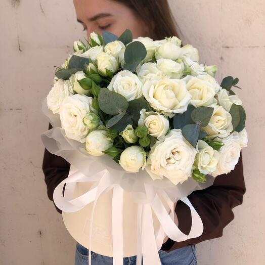 White bush roses in a box size L