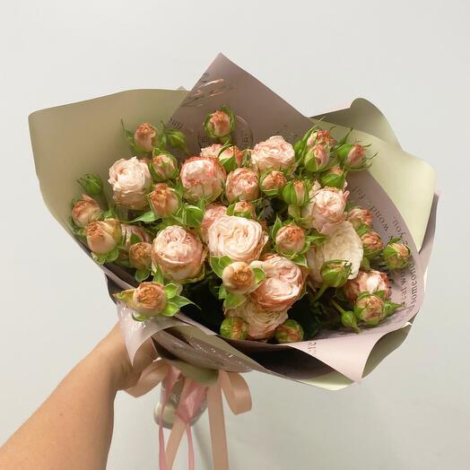 Ramo de rosas de peonía arbustiva