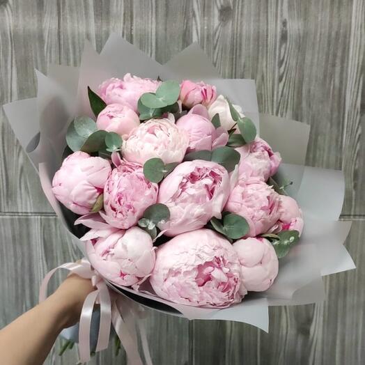 Букет из 15 розовых пионов")