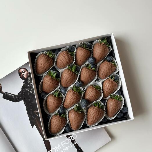 Клубничный бокс "Мусс"