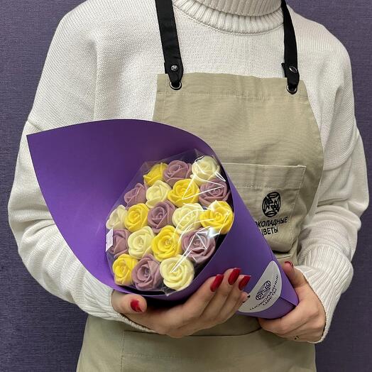 Букет 19 шоколадных роз