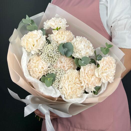 Bouquet of flowers. Cream Dianthus 9 pieces and Ozothamnus
