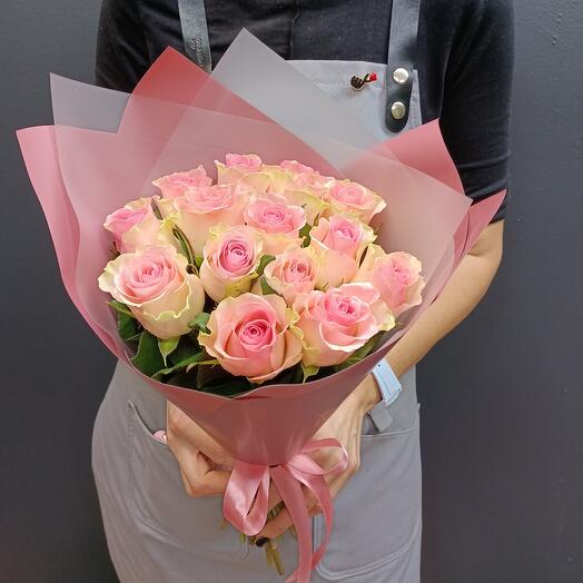 15 Kenyan roses with decoration