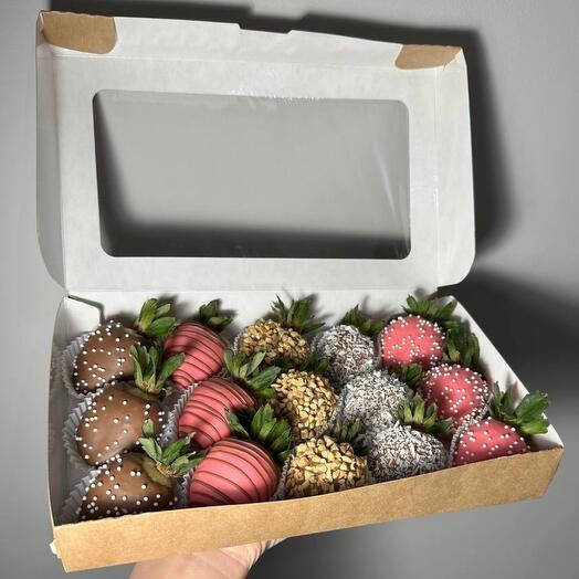 Chocolate-covered strawberries - "Happiness" set