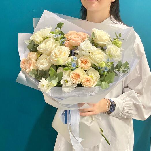 Букет с нежной кустовой розой «Пина Колада»