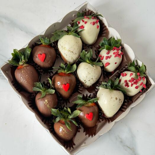 Chocolate-covered strawberries "romantica"