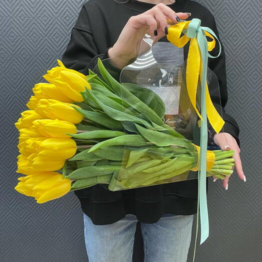 A 25-piece tulip in a decorative package