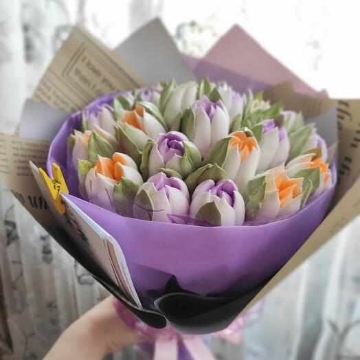 Céfiro. Ramo de tulipanes de malvavisco