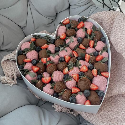 Set of chocolate-covered strawberries AMORE