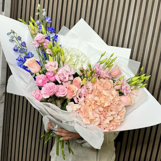 Bouquet with lisianthus