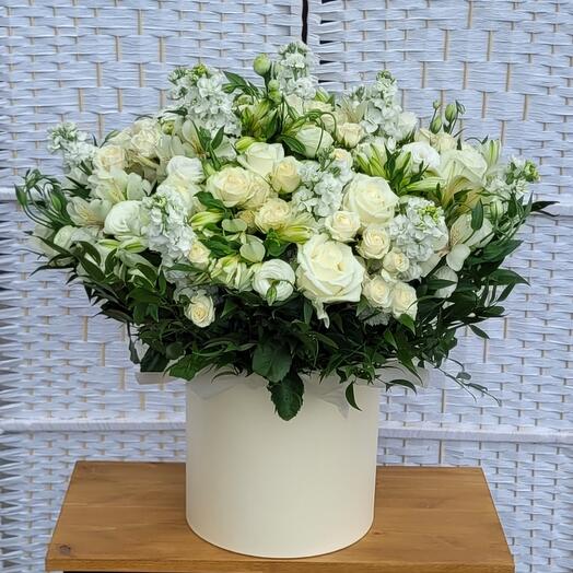 I love you to the sky (roses, alstroemeria, mattiola and eustoma in a big box)