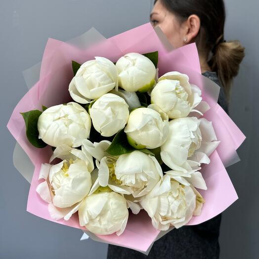 11 белых пионов в розовой упакрвке - 11 peony (0006)