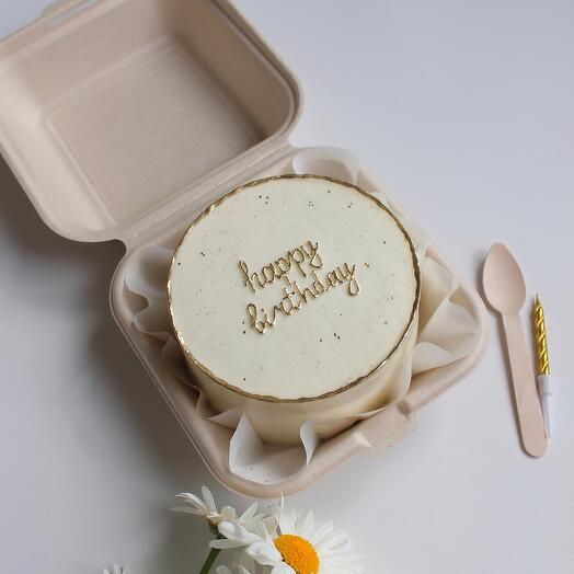 Бенто торт с золотой надписью "happy birthday"