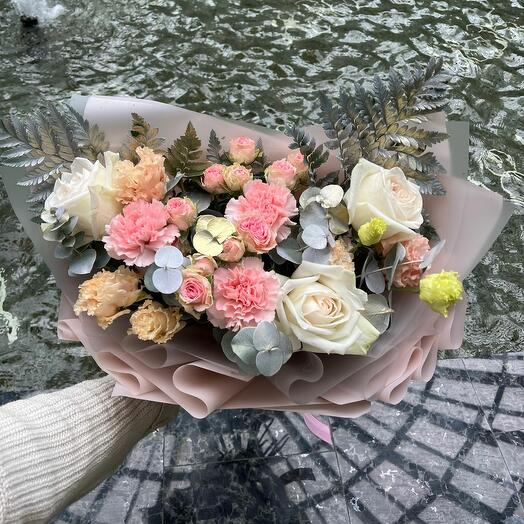 Ramo de rosas, claveles y Lisianthus🎀