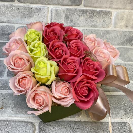 Сердце из мыльных роз