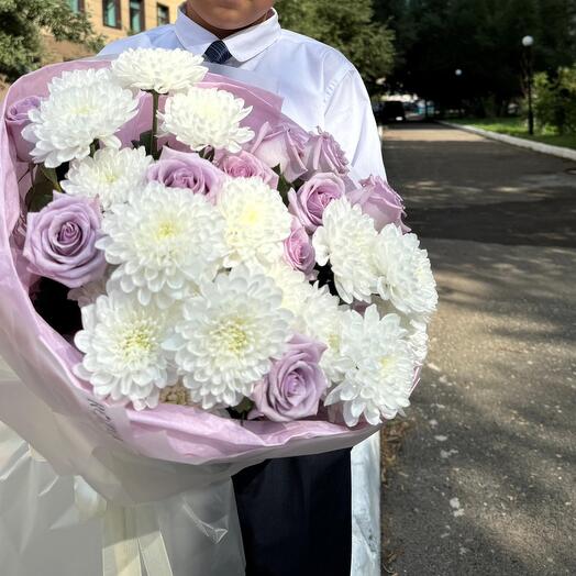 Букет из хризантем и роз микс