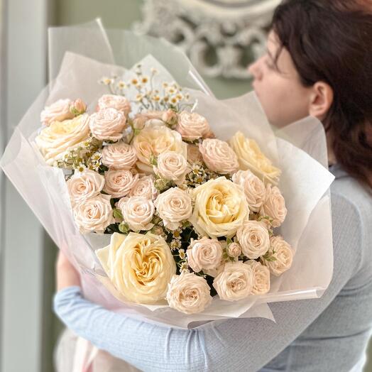 Bouquet of peony roses with chamomile size L