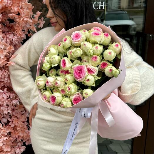 Букет от студии «TIFFANY» пионовидные кустовые розы