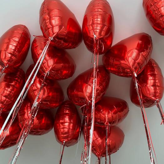 15 красных сердец под потолок