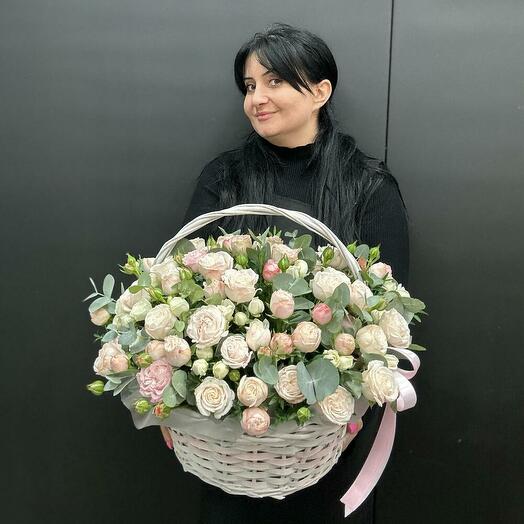Корзина с пионавиднами кустовыми розами у меня