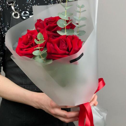 Bouquet of 3 red roses and eucalyptus