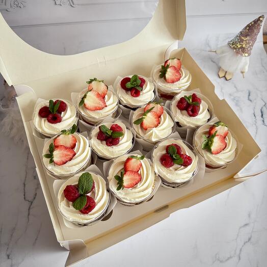 Un conjunto corporativo de fresas y frambuesas Traifly para una gran empresa