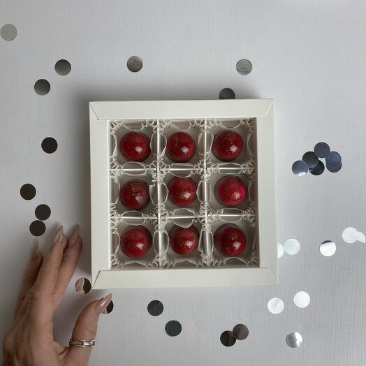 Корпусные конфеты "Вишня в красном" 9шт