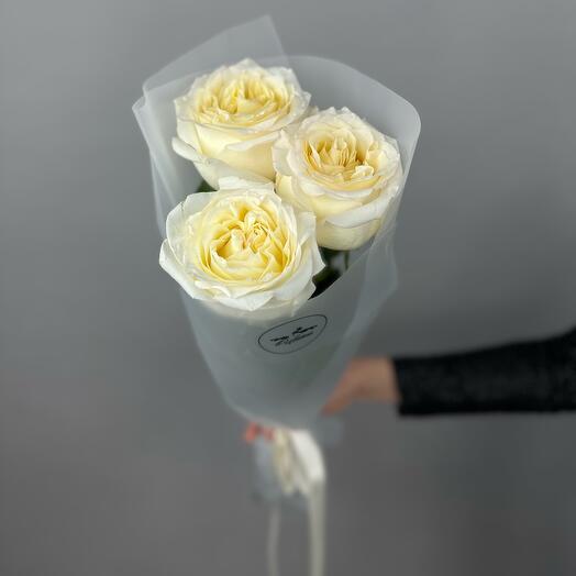 Букет-комплимент из 3 пионовидных роз Candlelight