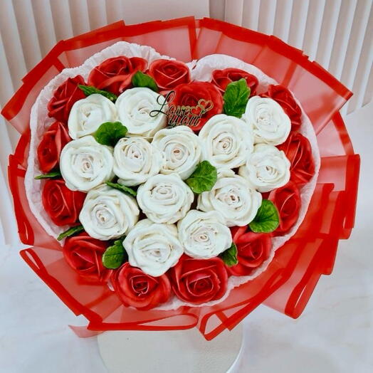 Сердце из зефирных роз